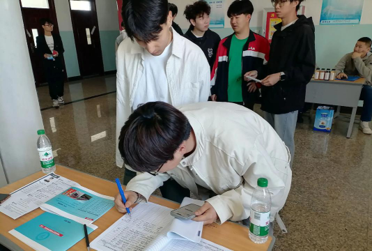 新疆工业学院阅读区